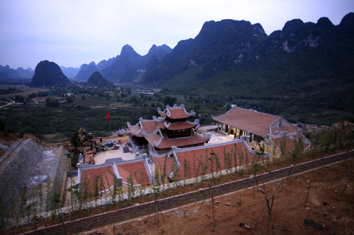 Độc[-]đáo[-]ngôi[-]chùa[-]tuyệt[-]đẹp[-]cạnh[-]thác[-]Bản[-]Giốc